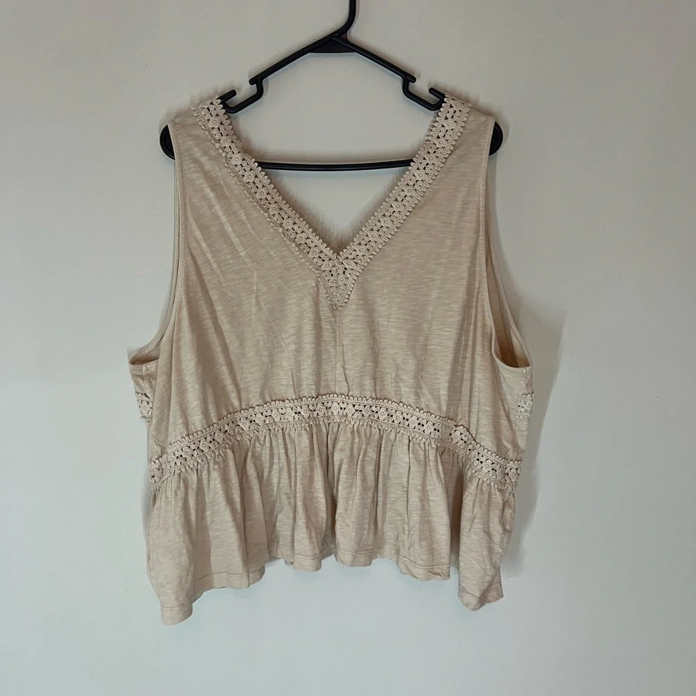 Aerie Detailed Tank - Picture 3 of 3